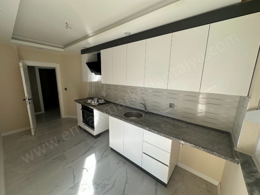 AKTOPRAKTA SİTE İÇİ SIFIR GENİŞ ASANSÖRLÜ 3+1