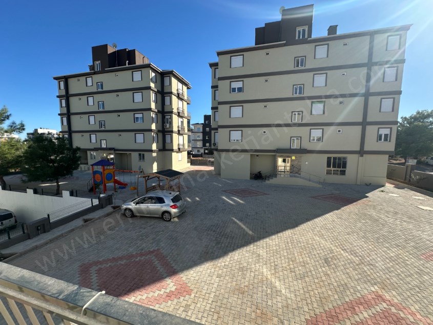 AKTOPRAKTA SİTE İÇİ SIFIR GENİŞ ASANSÖRLÜ 3+1