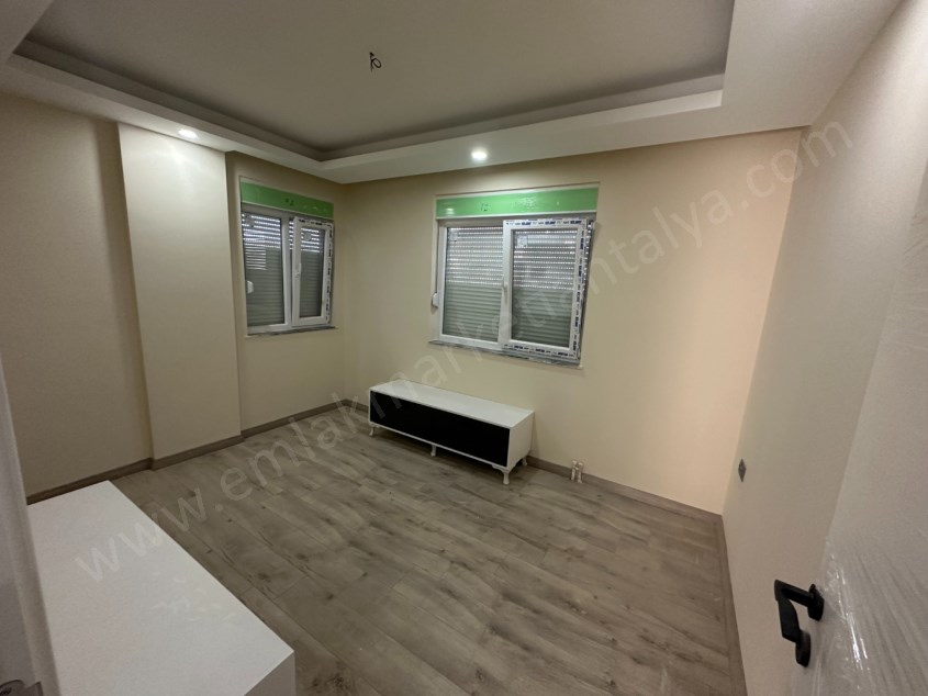 AKTOPRAKTA SİTE İÇİ SIFIR GENİŞ ASANSÖRLÜ 3+1