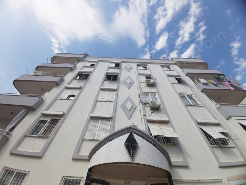 KIZILTOPRAK MAHALLESİ TRAMVAY YAKINI GENİŞ KULLANIŞLI 3+1 DAİRE