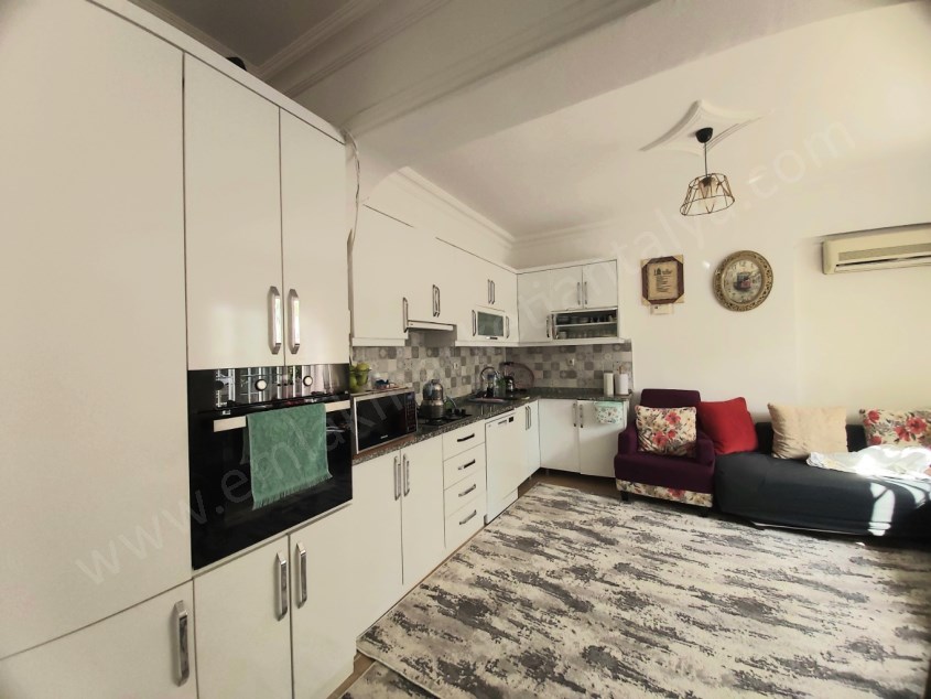 KIZILTOPRAK MAHALLESİ TRAMVAY YAKINI GENİŞ KULLANIŞLI 3+1 DAİRE