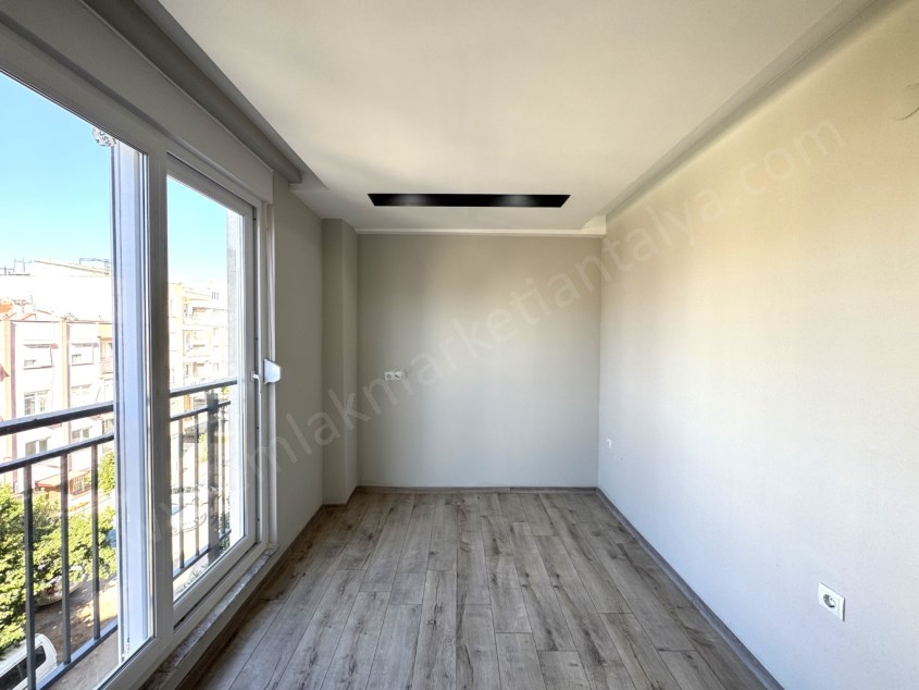 YENİGÜNDE MEVLANA CADDESİ YAKINI LÜKS 1+1 ARAKAT DAİRE