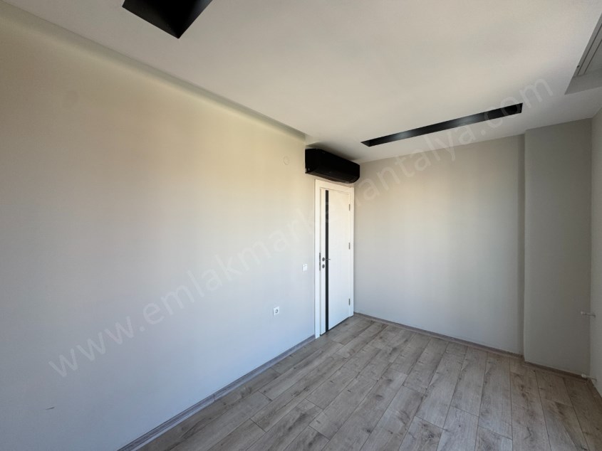 YENİGÜNDE MEVLANA CADDESİ YAKINI LÜKS 1+1 ARAKAT DAİRE