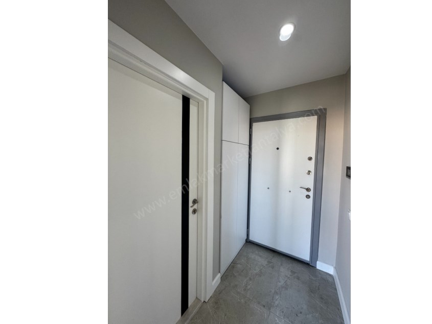 YENİGÜNDE MEVLANA CADDESİ YAKINI LÜKS 1+1 ARAKAT DAİRE