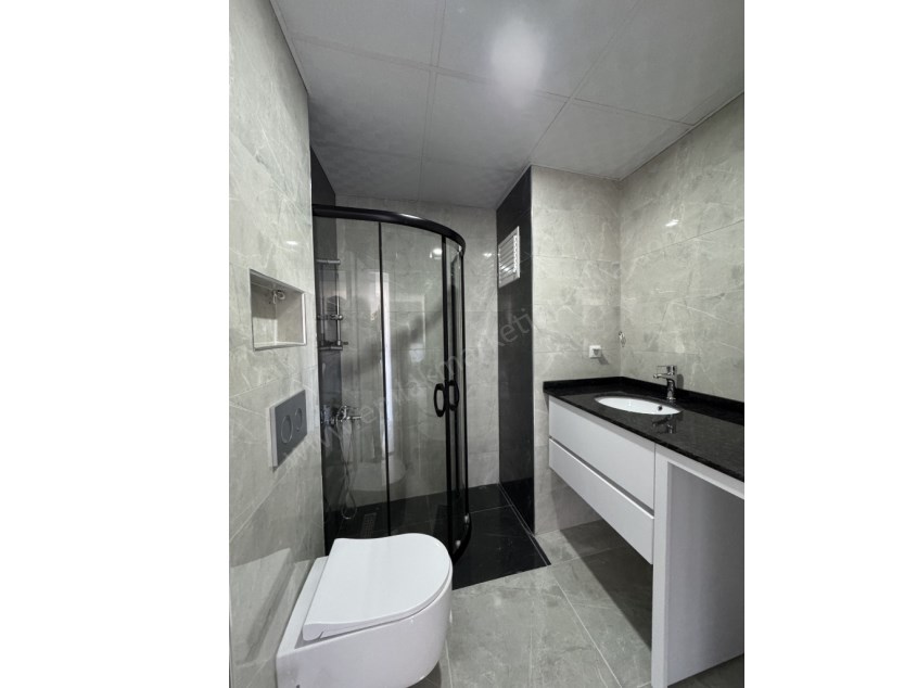 YENİGÜNDE MEVLANA CADDESİ YAKINI LÜKS 1+1 ARAKAT DAİRE