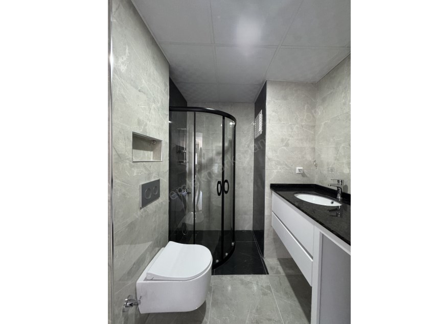YENİGÜNDE MEVLANA CADDESİ YAKINI LÜKS 1+1 ARAKAT DAİRE
