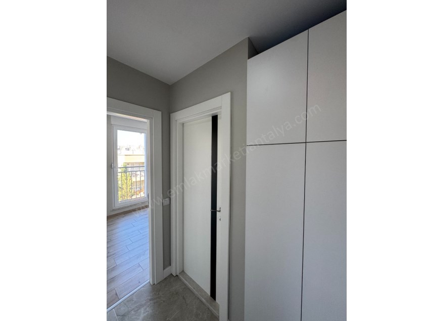 YENİGÜNDE MEVLANA CADDESİ YAKINI LÜKS 1+1 ARAKAT DAİRE