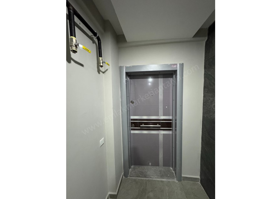 YENİGÜNDE MEVLANA CADDESİ YAKINI LÜKS 1+1 ARAKAT DAİRE