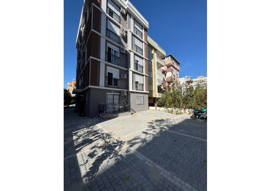 YENİGÜNDE MEVLANA CADDESİ YAKINI LÜKS 1+1 ARAKAT DAİRE