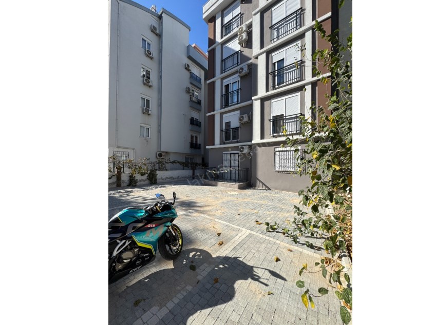 YENİGÜNDE MEVLANA CADDESİ YAKINI LÜKS 1+1 ARAKAT DAİRE