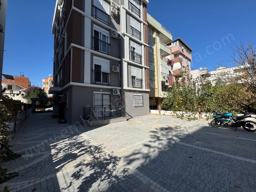 YENİGÜNDE MEVLANA CADDESİ YAKINI LÜKS 1+1 ARAKAT DAİRE