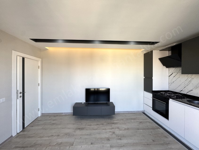 YENİGÜNDE MEVLANA CADDESİ YAKINI LÜKS 1+1 ARAKAT DAİRE