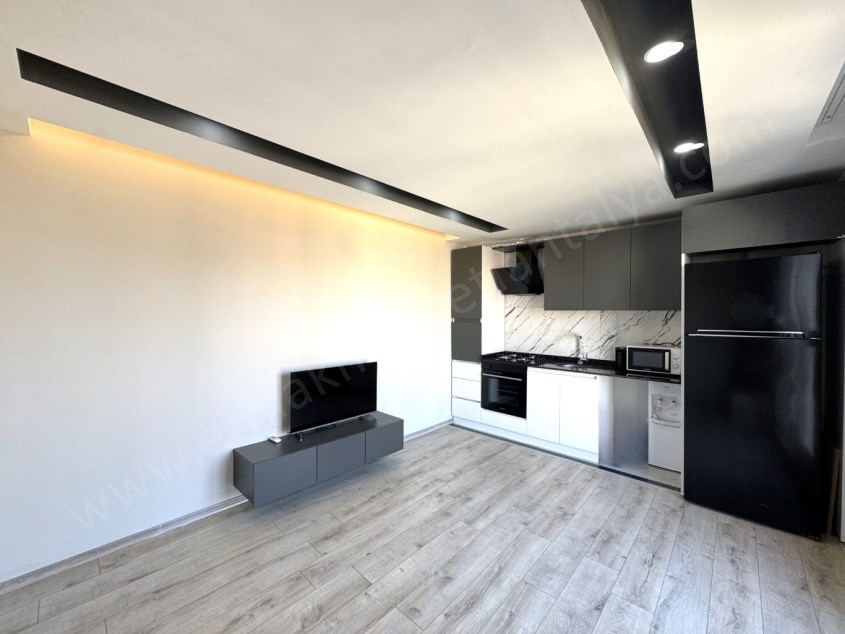 YENİGÜNDE MEVLANA CADDESİ YAKINI LÜKS 1+1 ARAKAT DAİRE