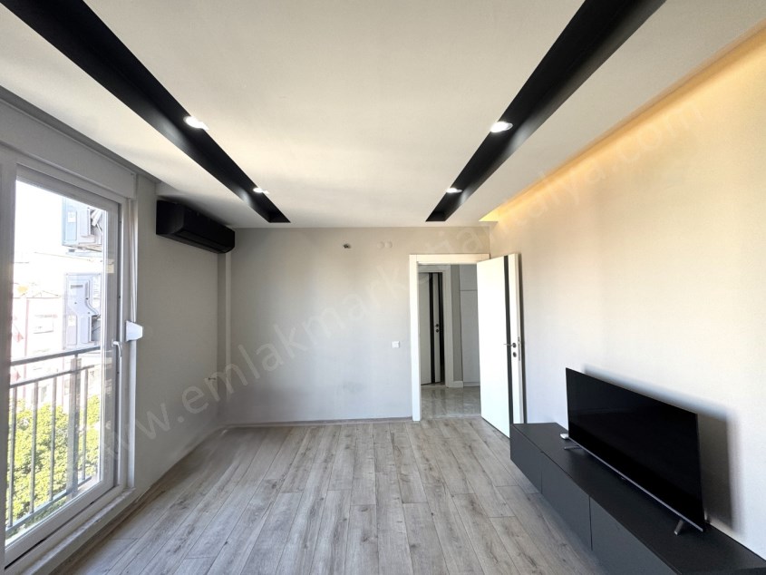 YENİGÜNDE MEVLANA CADDESİ YAKINI LÜKS 1+1 ARAKAT DAİRE