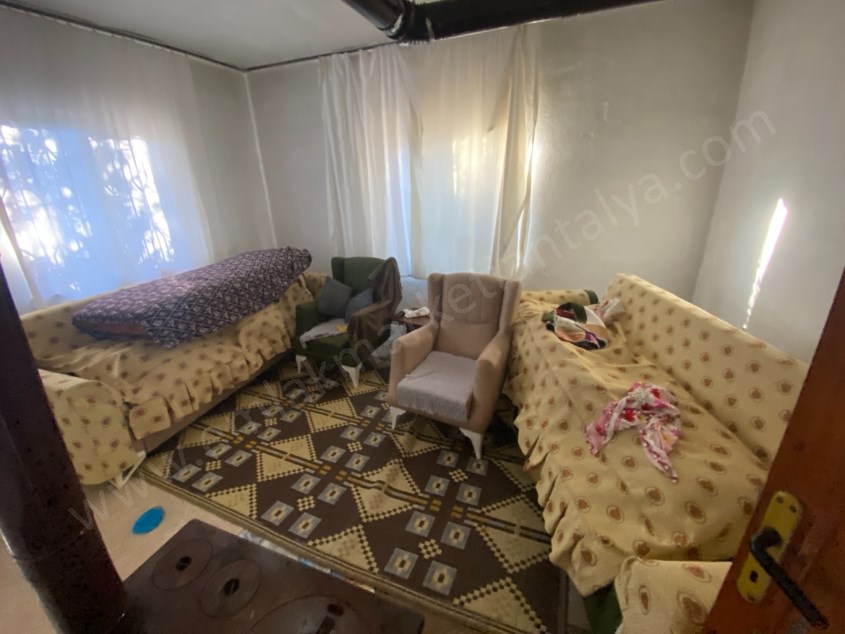 BARAJ MAHALLESİNDE 228 M² ARSA İÇERİSİNDE MÜSTAKİL EV
