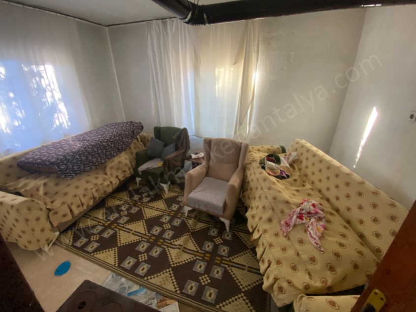 BARAJ MAHALLESİNDE 228 M² ARSA İÇERİSİNDE MÜSTAKİL EV