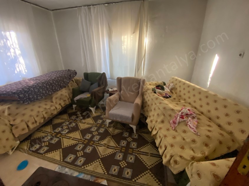 BARAJ MAHALLESİNDE 228 M² ARSA İÇERİSİNDE MÜSTAKİL EV