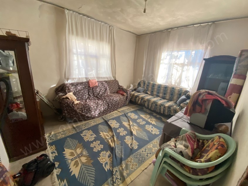BARAJ MAHALLESİNDE 228 M² ARSA İÇERİSİNDE MÜSTAKİL EV