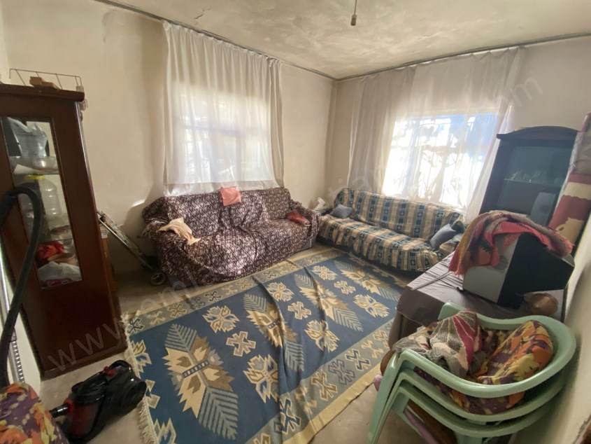 BARAJ MAHALLESİNDE 228 M² ARSA İÇERİSİNDE MÜSTAKİL EV