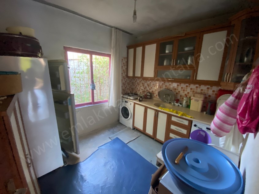 BARAJ MAHALLESİNDE 228 M² ARSA İÇERİSİNDE MÜSTAKİL EV