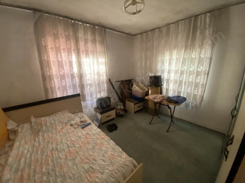BARAJ MAHALLESİNDE 228 M² ARSA İÇERİSİNDE MÜSTAKİL EV