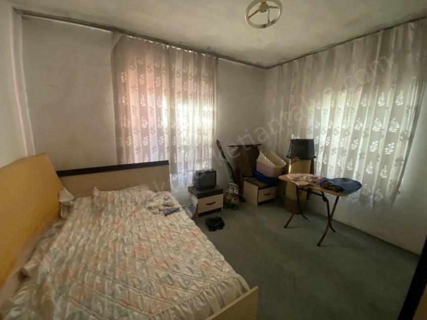 BARAJ MAHALLESİNDE 228 M² ARSA İÇERİSİNDE MÜSTAKİL EV