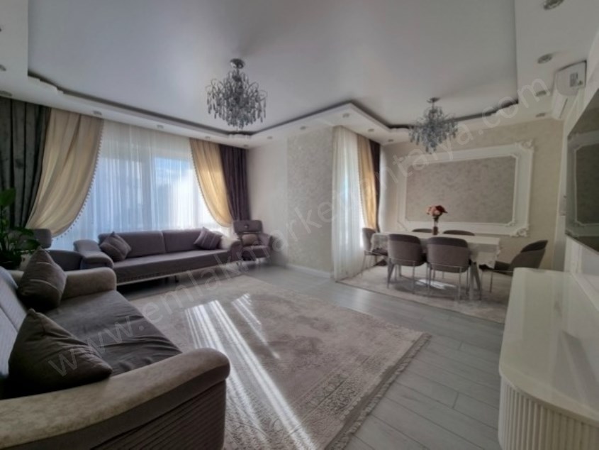 FENER SİTESİNDE TADİLATLI KOMBİLİ GENİŞ 3+1 DAİRE