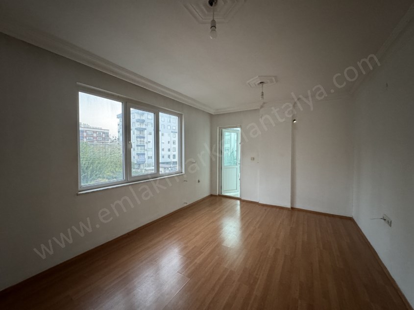 KIZILTOPRAKTA ARAKATTA HER ŞEYİ AYRI FIRSAT 1+1 DAİRE 