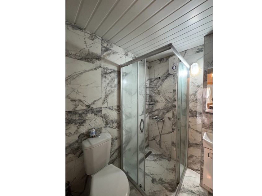 KIZILTOPRAKTA SİTE İÇİ KATTA FIRSAT 2+1 DAİRE 