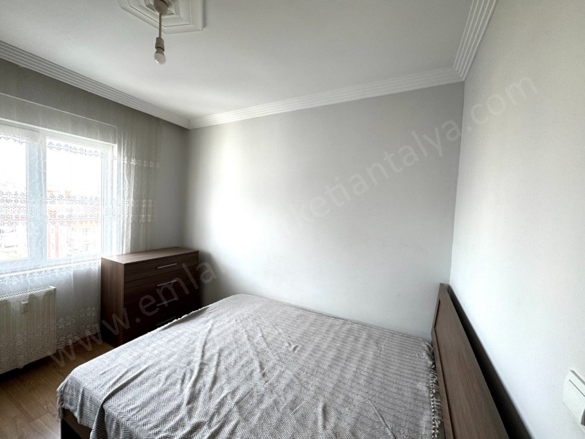 KIZILTOPRAKTA SİTE İÇİ KATTA FIRSAT 2+1 DAİRE 