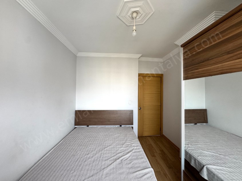 KIZILTOPRAKTA SİTE İÇİ KATTA FIRSAT 2+1 DAİRE 