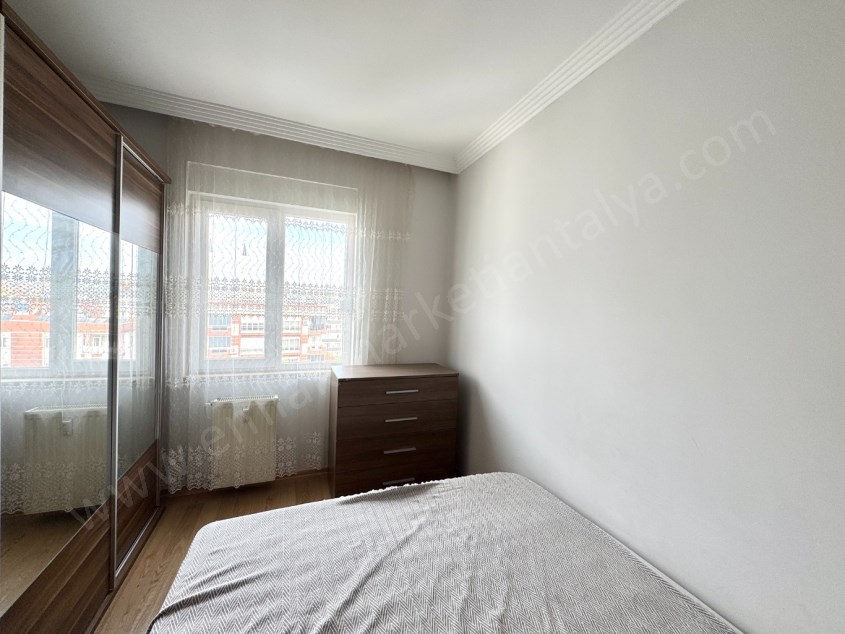 KIZILTOPRAKTA SİTE İÇİ KATTA FIRSAT 2+1 DAİRE 