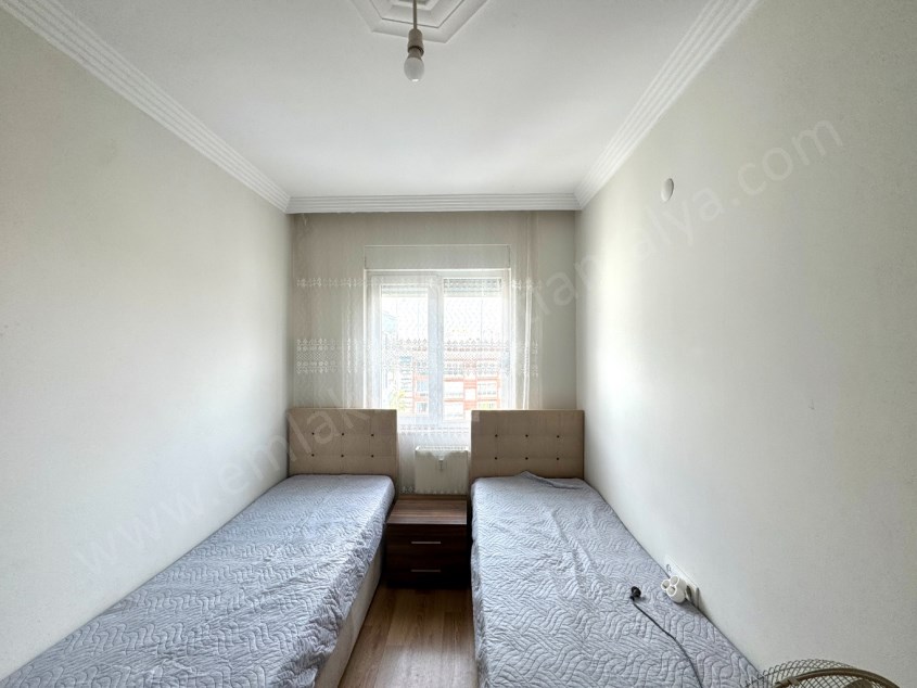 KIZILTOPRAKTA SİTE İÇİ KATTA FIRSAT 2+1 DAİRE 