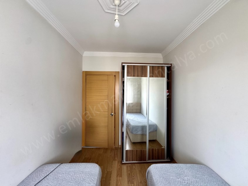 KIZILTOPRAKTA SİTE İÇİ KATTA FIRSAT 2+1 DAİRE 