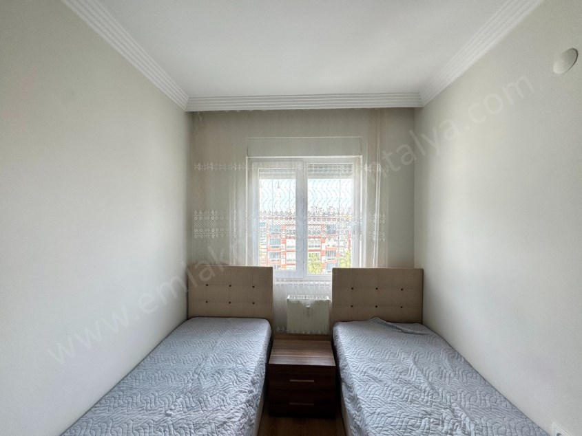 KIZILTOPRAKTA SİTE İÇİ KATTA FIRSAT 2+1 DAİRE 