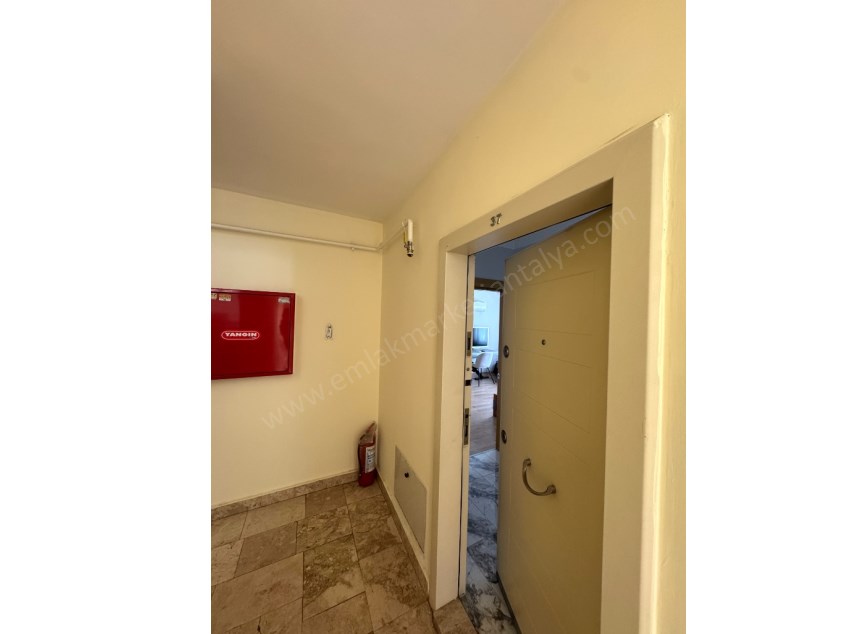 KIZILTOPRAKTA SİTE İÇİ KATTA FIRSAT 2+1 DAİRE 