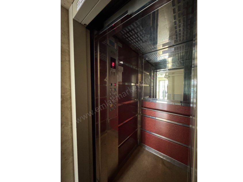 KIZILTOPRAKTA SİTE İÇİ KATTA FIRSAT 2+1 DAİRE 