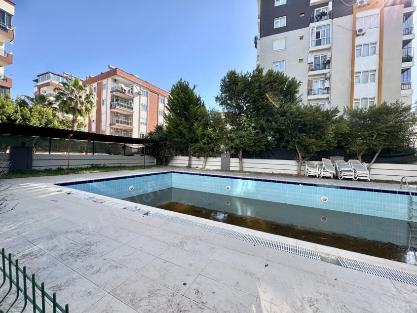 KIZILTOPRAKTA SİTE İÇİ KATTA FIRSAT 2+1 DAİRE 