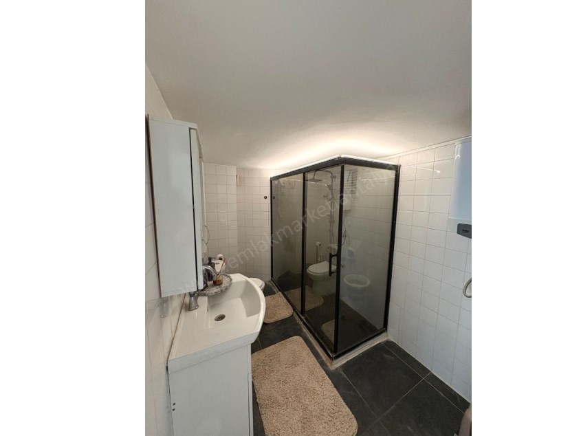 ŞEHRİN KALBİNDE 3+1 GENİŞLİĞİNDE İÇİ FULL YAPILI KATTA 2+1 DAİRE 