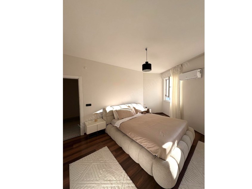 ŞEHRİN KALBİNDE 3+1 GENİŞLİĞİNDE İÇİ FULL YAPILI KATTA 2+1 DAİRE 