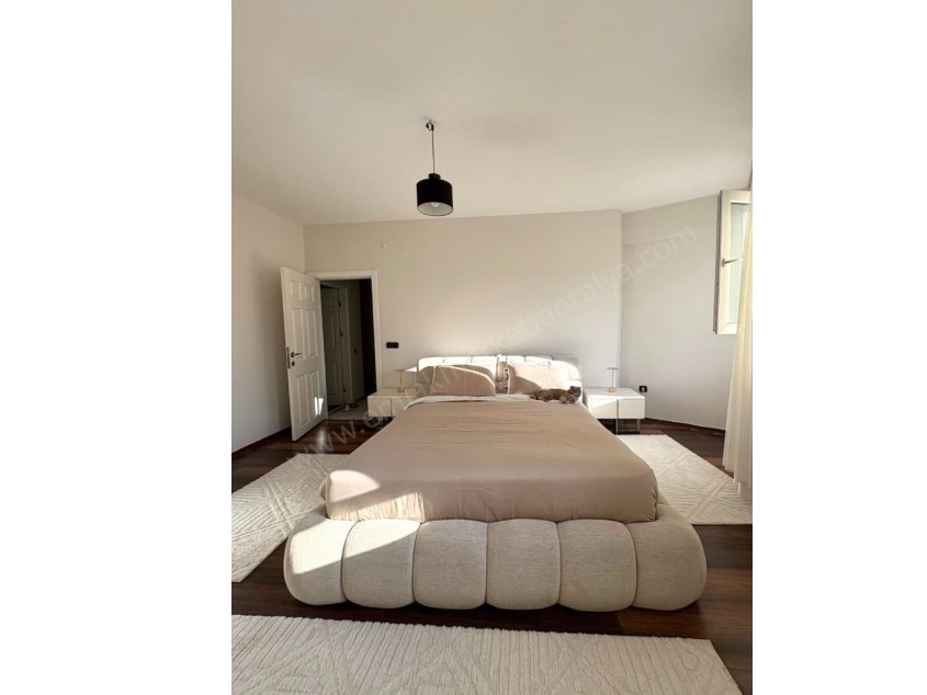 ŞEHRİN KALBİNDE 3+1 GENİŞLİĞİNDE İÇİ FULL YAPILI KATTA 2+1 DAİRE 