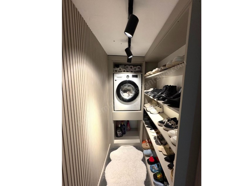 ŞEHRİN KALBİNDE 3+1 GENİŞLİĞİNDE İÇİ FULL YAPILI KATTA 2+1 DAİRE 