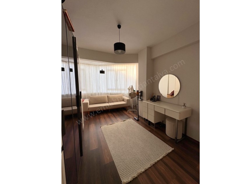 ŞEHRİN KALBİNDE 3+1 GENİŞLİĞİNDE İÇİ FULL YAPILI KATTA 2+1 DAİRE 