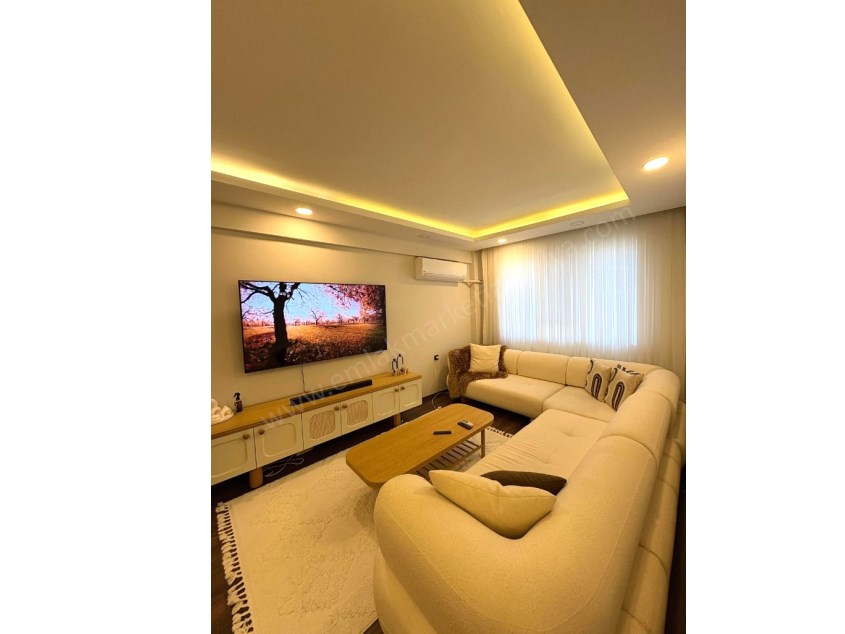 ŞEHRİN KALBİNDE 3+1 GENİŞLİĞİNDE İÇİ FULL YAPILI KATTA 2+1 DAİRE 