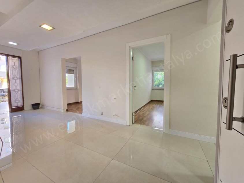 FENER DE LAURA AVM MEDİCAL HOSPİTAL YAKINI GENİŞ MASRAFSIZ 2+1