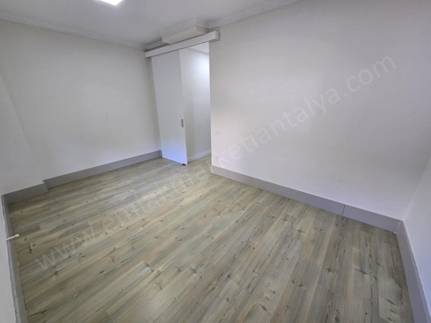 FENER DE LAURA AVM MEDİCAL HOSPİTAL YAKINI GENİŞ MASRAFSIZ 2+1