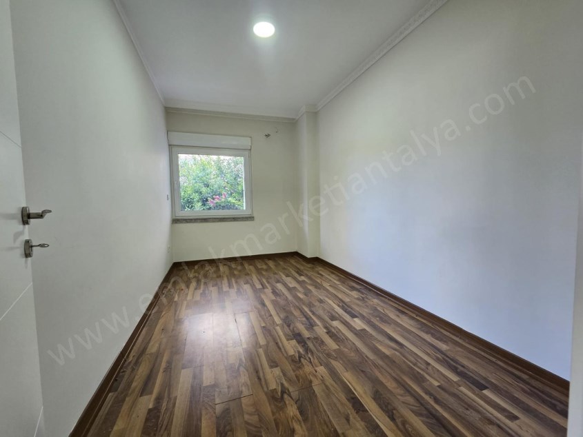 FENER DE LAURA AVM MEDİCAL HOSPİTAL YAKINI GENİŞ MASRAFSIZ 2+1