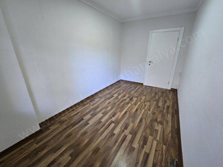 FENER DE LAURA AVM MEDİCAL HOSPİTAL YAKINI GENİŞ MASRAFSIZ 2+1