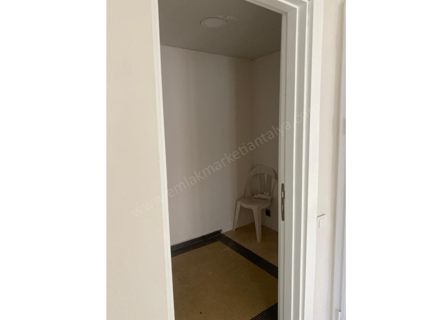 FENER DE LAURA AVM MEDİCAL HOSPİTAL YAKINI GENİŞ MASRAFSIZ 2+1