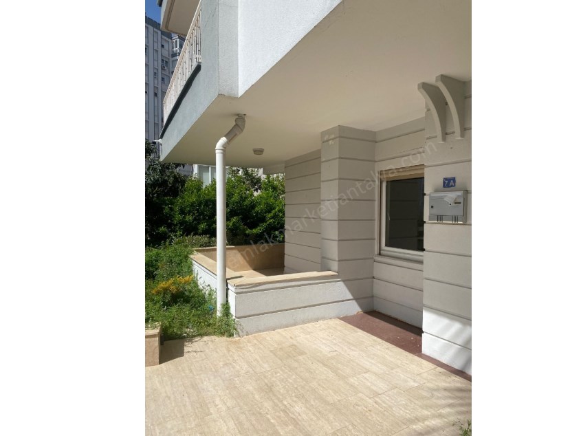 FENER DE LAURA AVM MEDİCAL HOSPİTAL YAKINI GENİŞ MASRAFSIZ 2+1